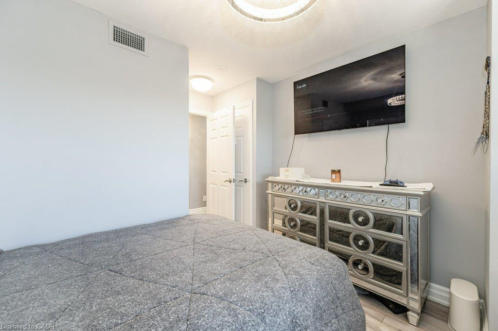 209-2391 Central Park Drive Unit: 209
