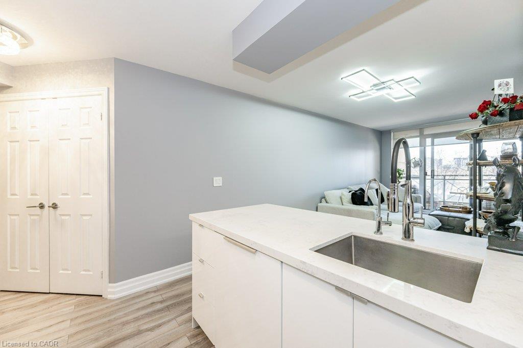 209-2391 Central Park Drive Unit: 209