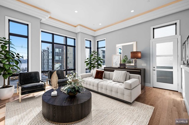 230 Undercliff Avenue B