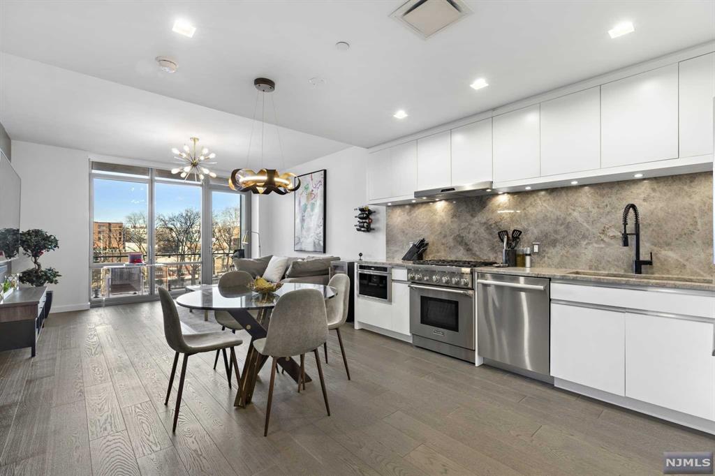 320 Adolphus Avenue 418