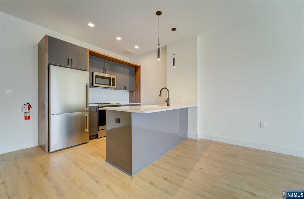 15 S Dean Street 304