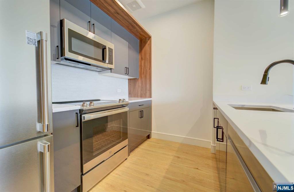 15 S Dean Street 304