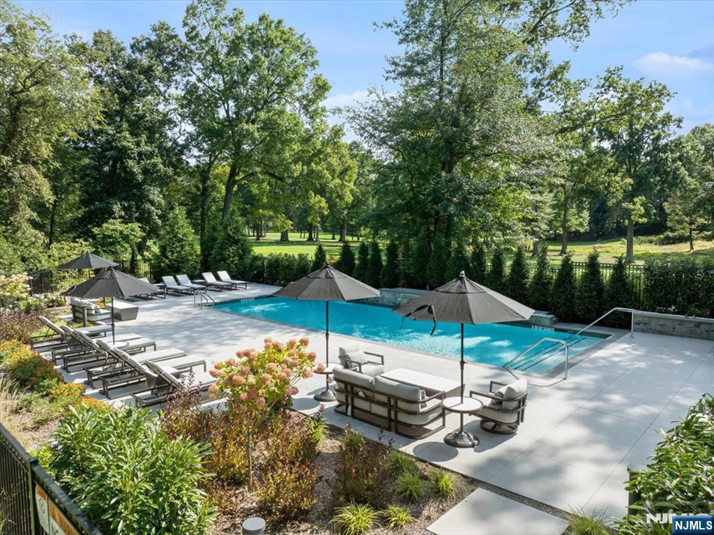 1 Stone Bridge Court