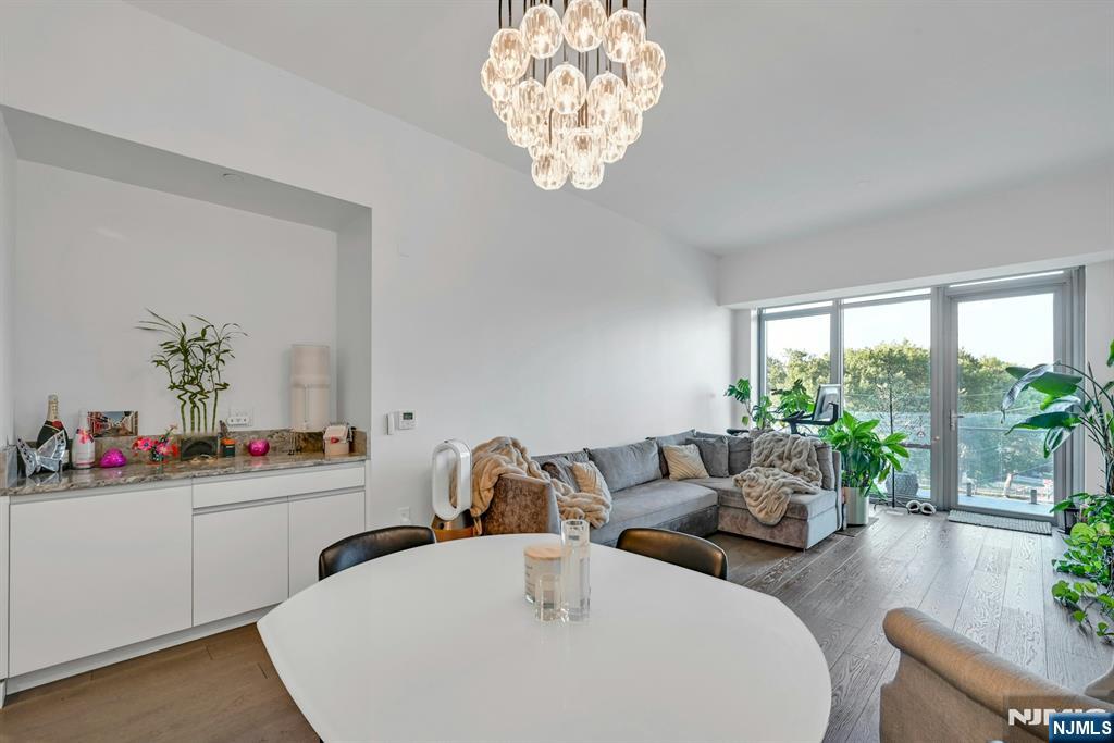 320 Adolphus Avenue 504