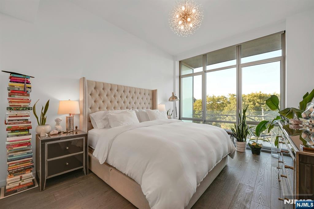 320 Adolphus Avenue 504