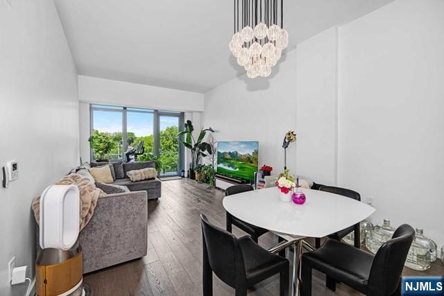 320 Adolphus Avenue 504