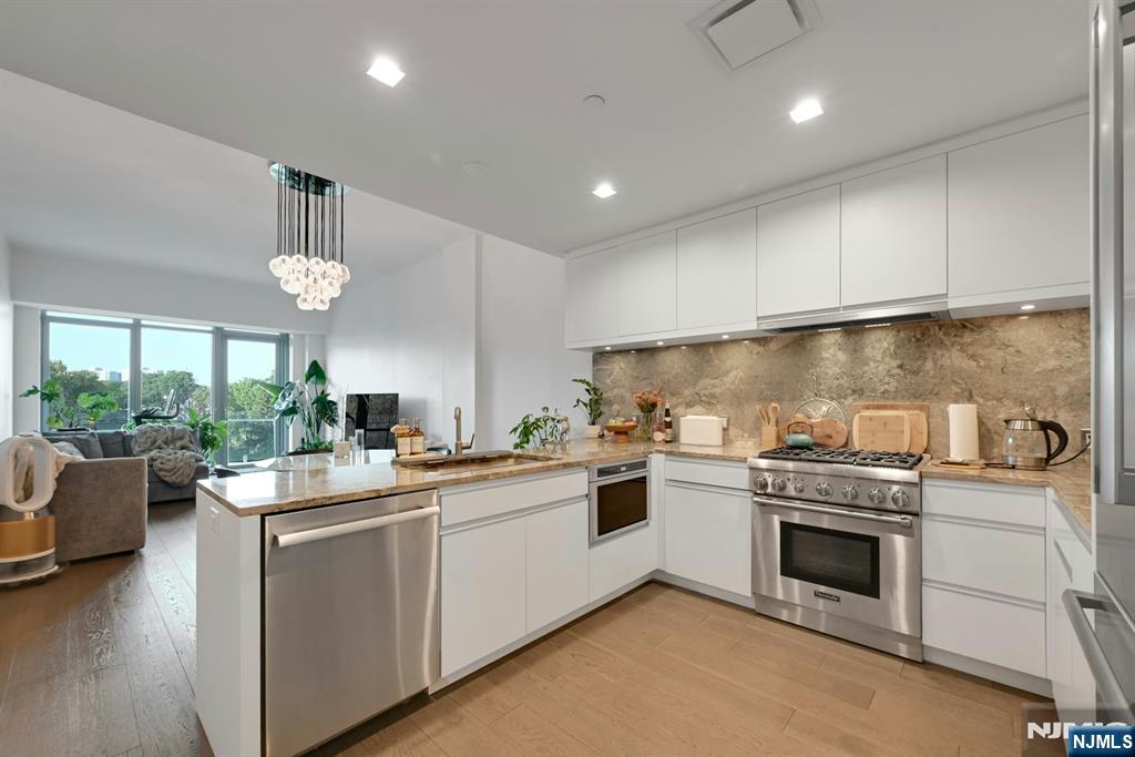 320 Adolphus Avenue 504