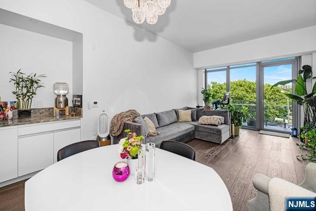 320 Adolphus Avenue 504