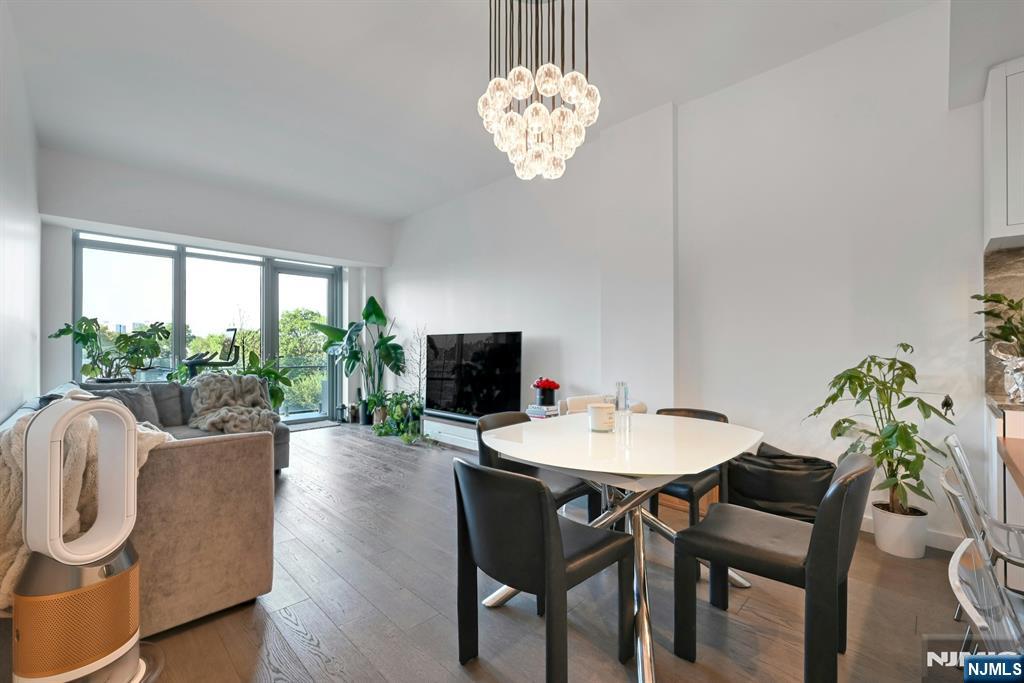 320 Adolphus Avenue 504