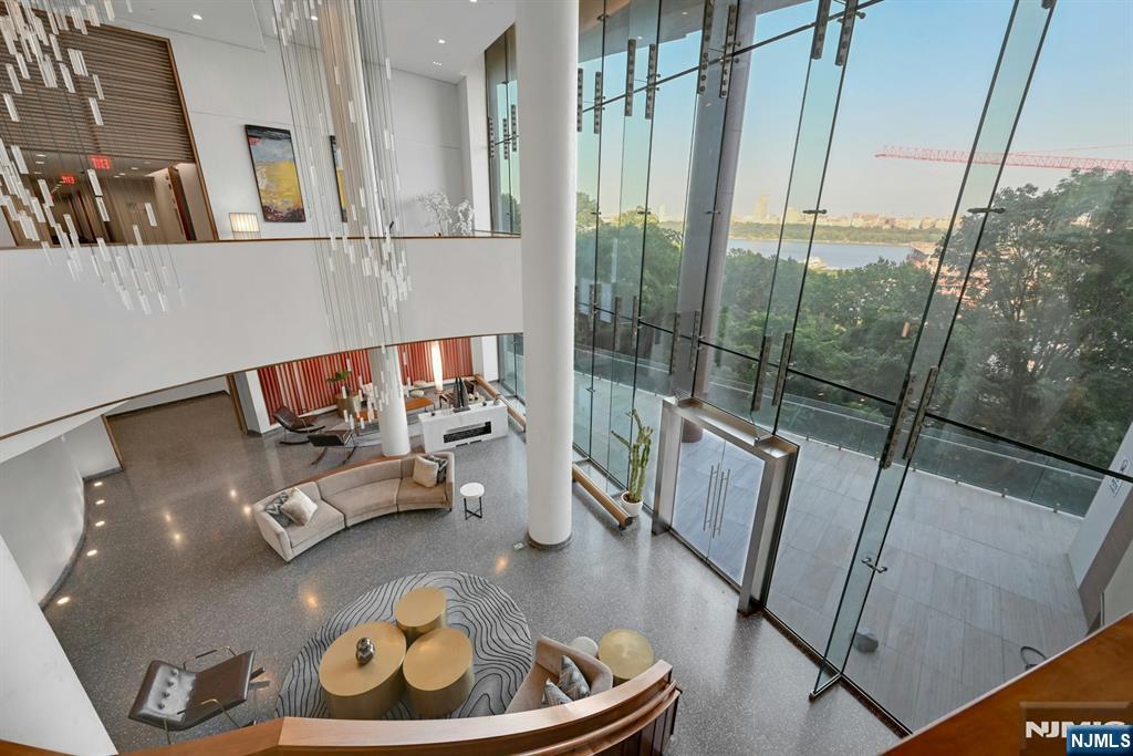 320 Adolphus Avenue 504