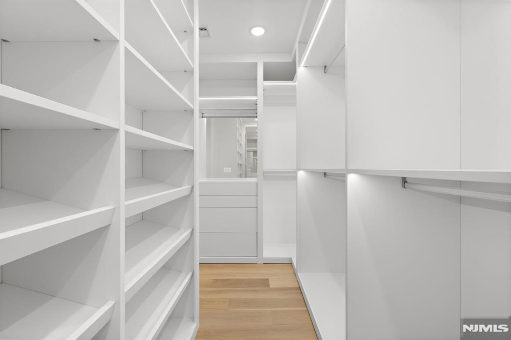 23 Stone Bridge Court