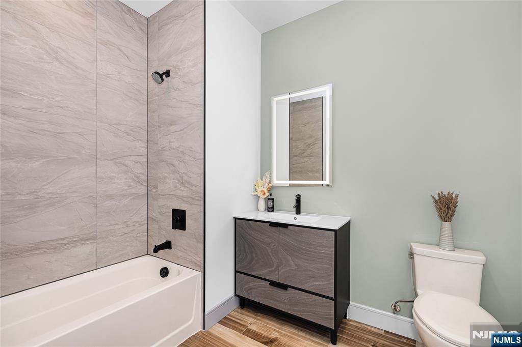 1435 10th Street 208