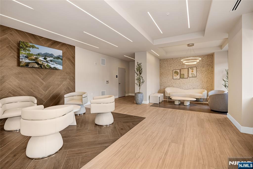 1435 10th Street 208