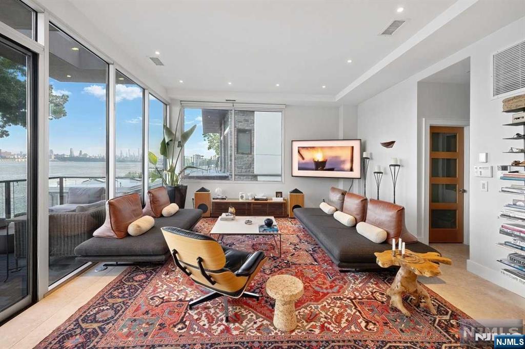34 Shore Road