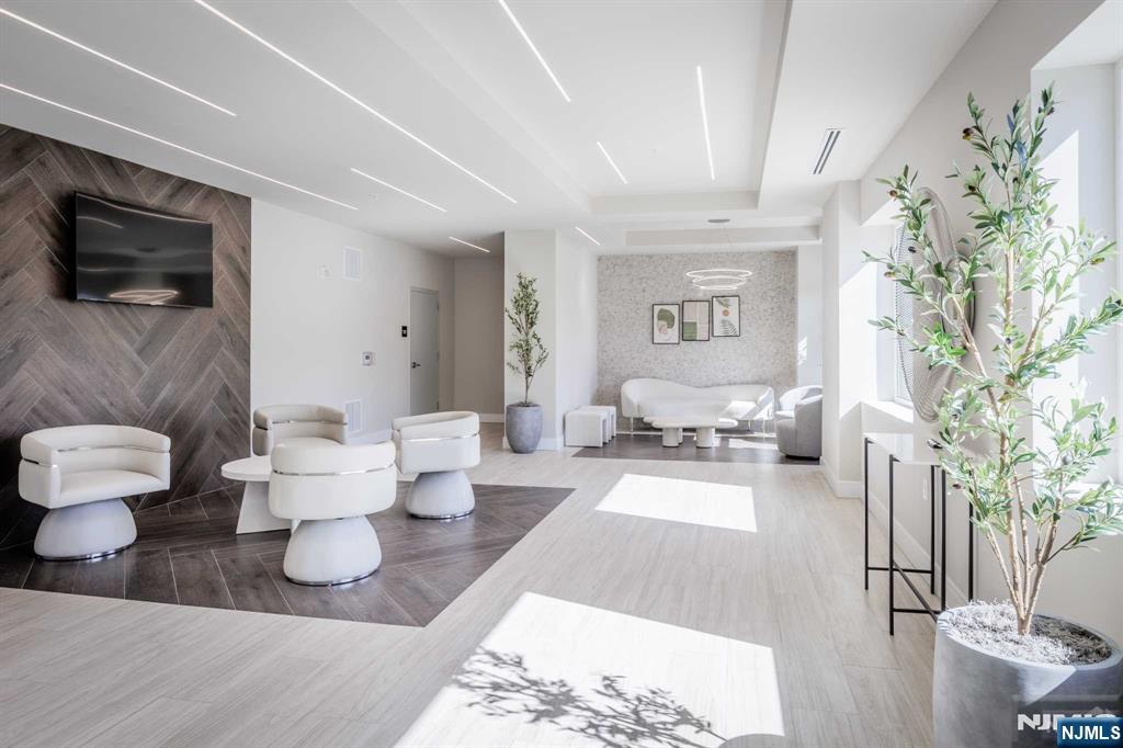 1435 10th Street 407