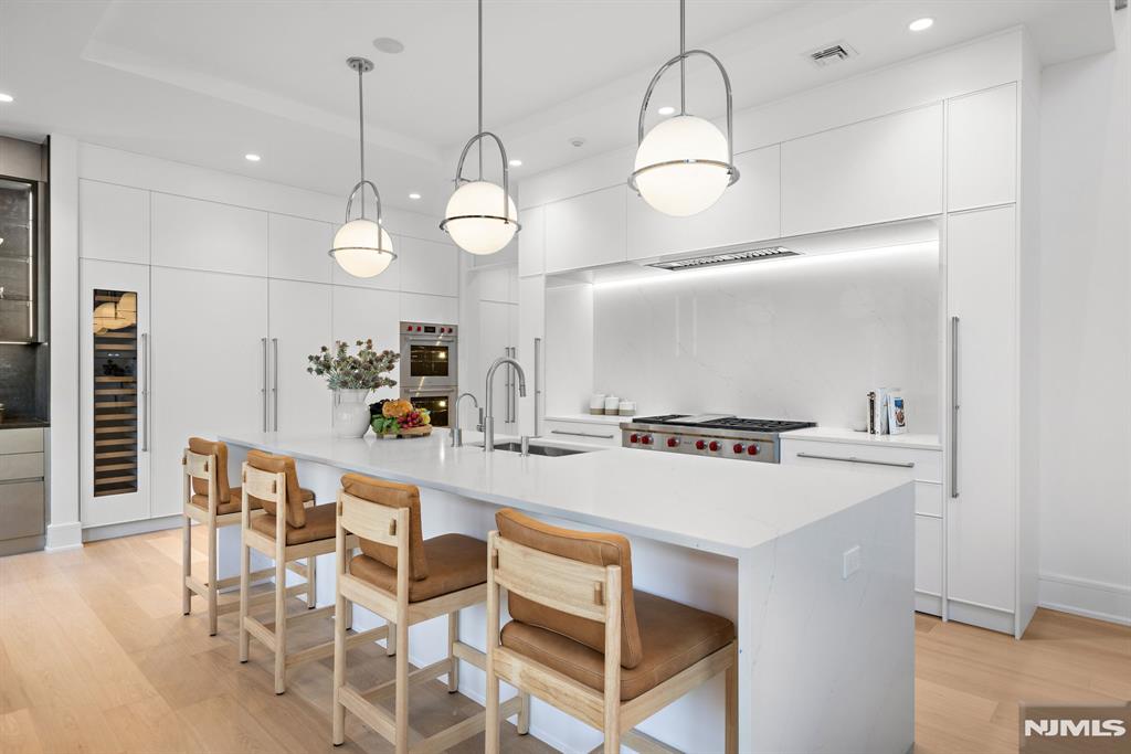 6 Stone Bridge Court