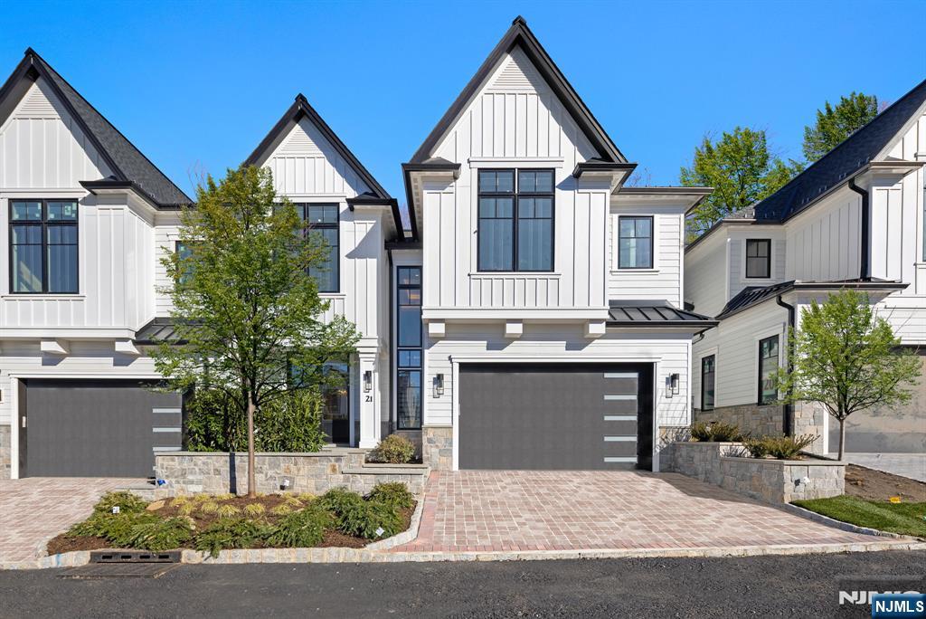 6 Stone Bridge Court