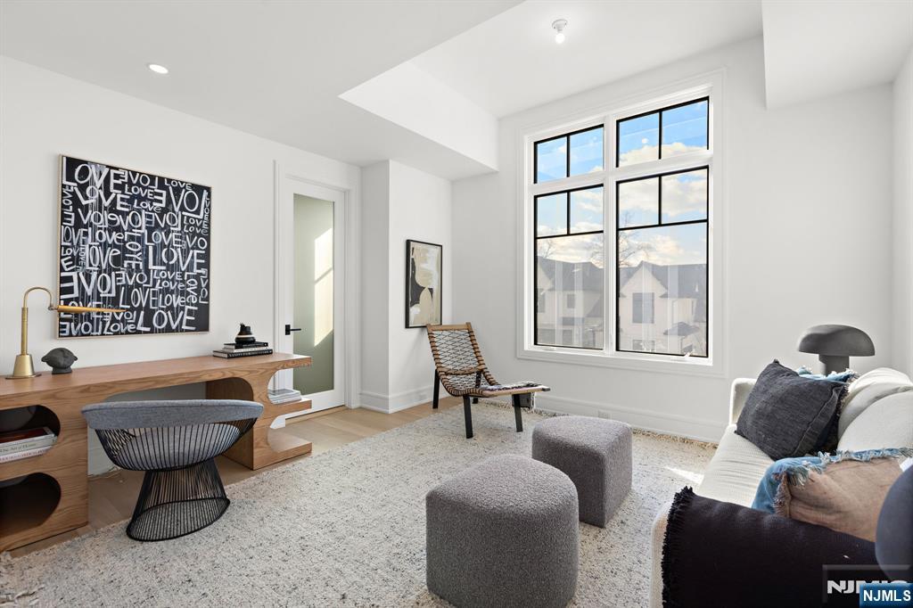 6 Stone Bridge Court