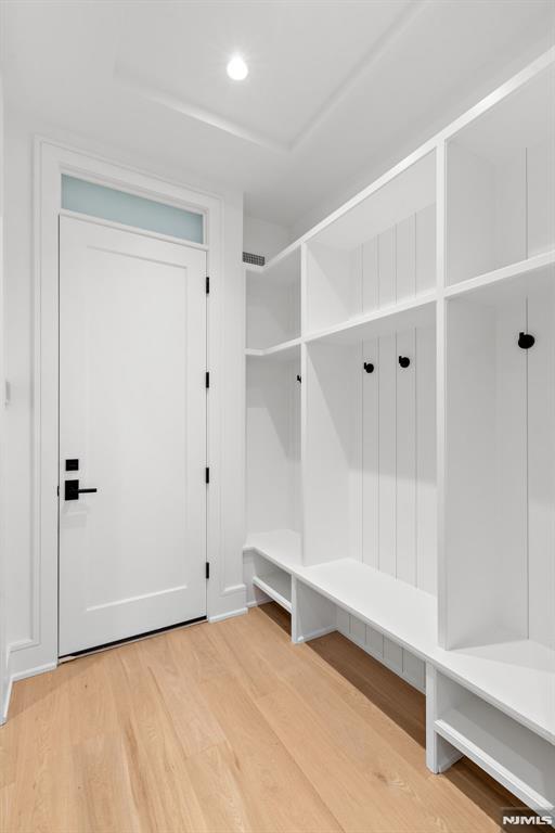 6 Stone Bridge Court