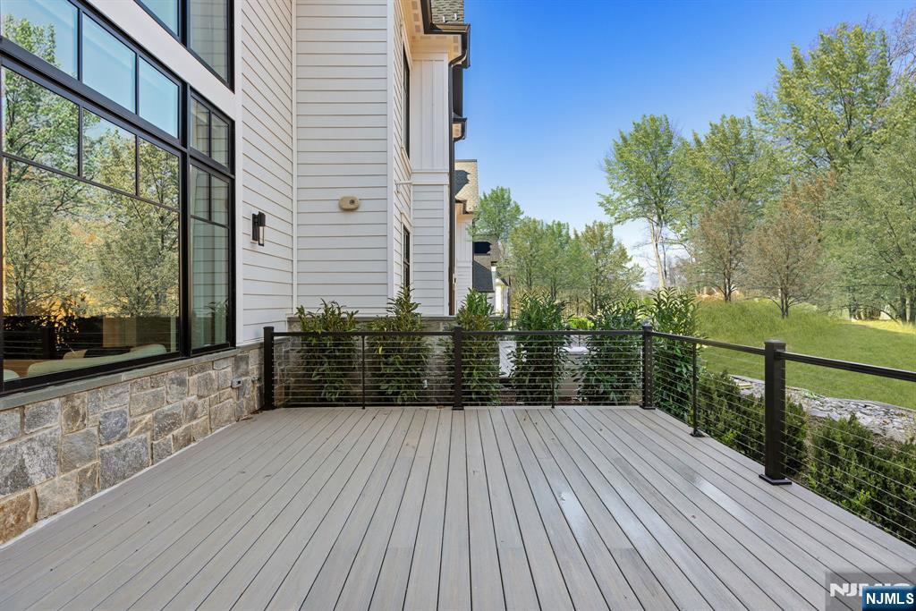 6 Stone Bridge Court