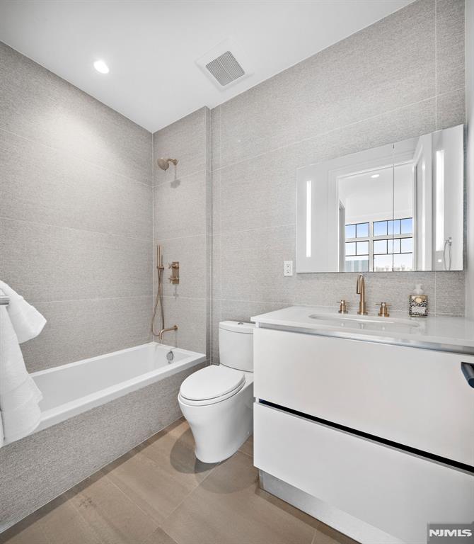 1 Stone Bridge Court