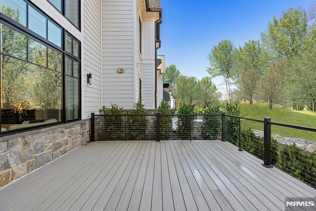 1 Stone Bridge Court