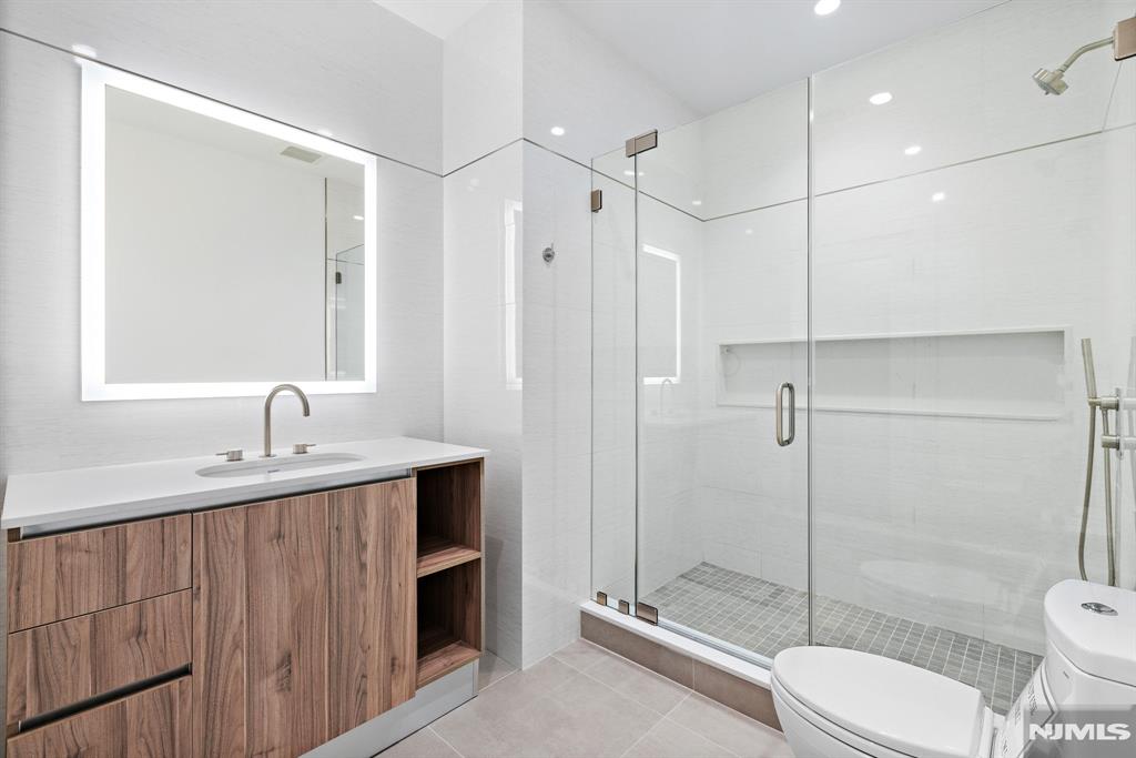 1 Stone Bridge Court