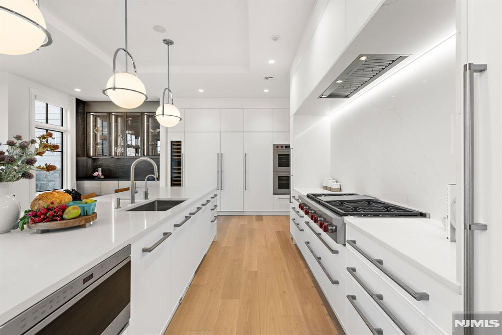 1 Stone Bridge Court