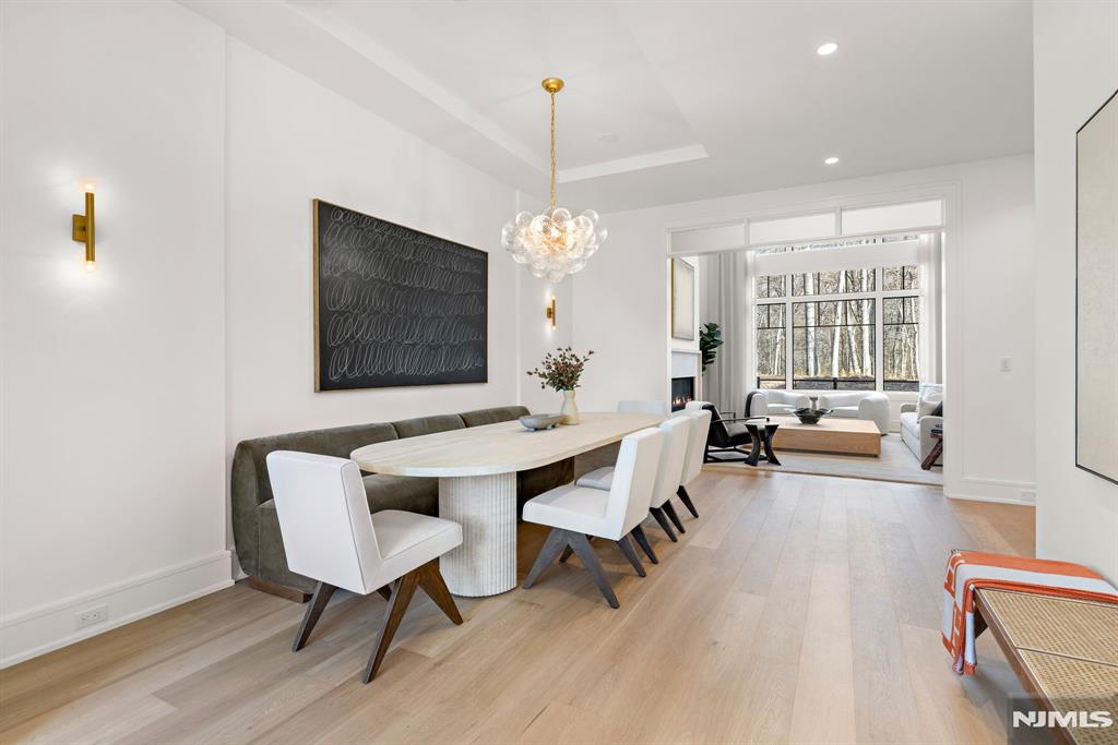 1 Stone Bridge Court