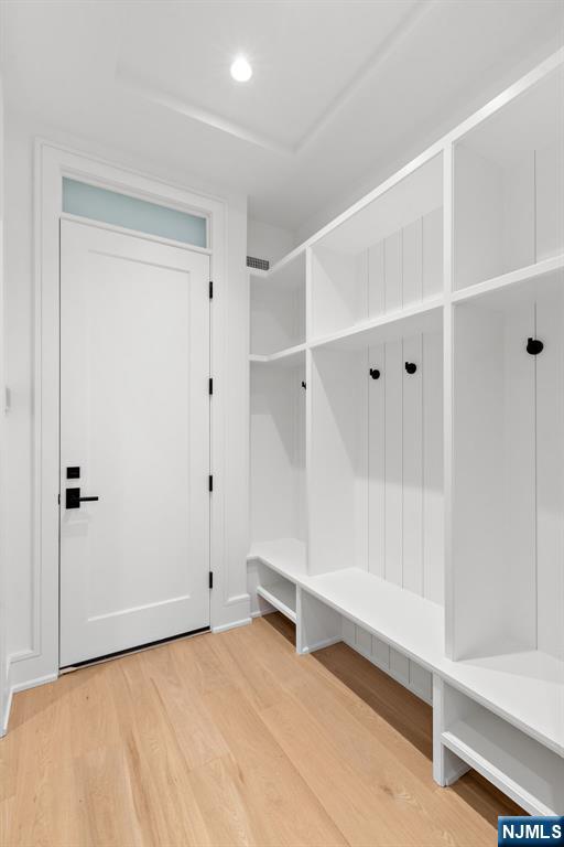 1 Stone Bridge Court