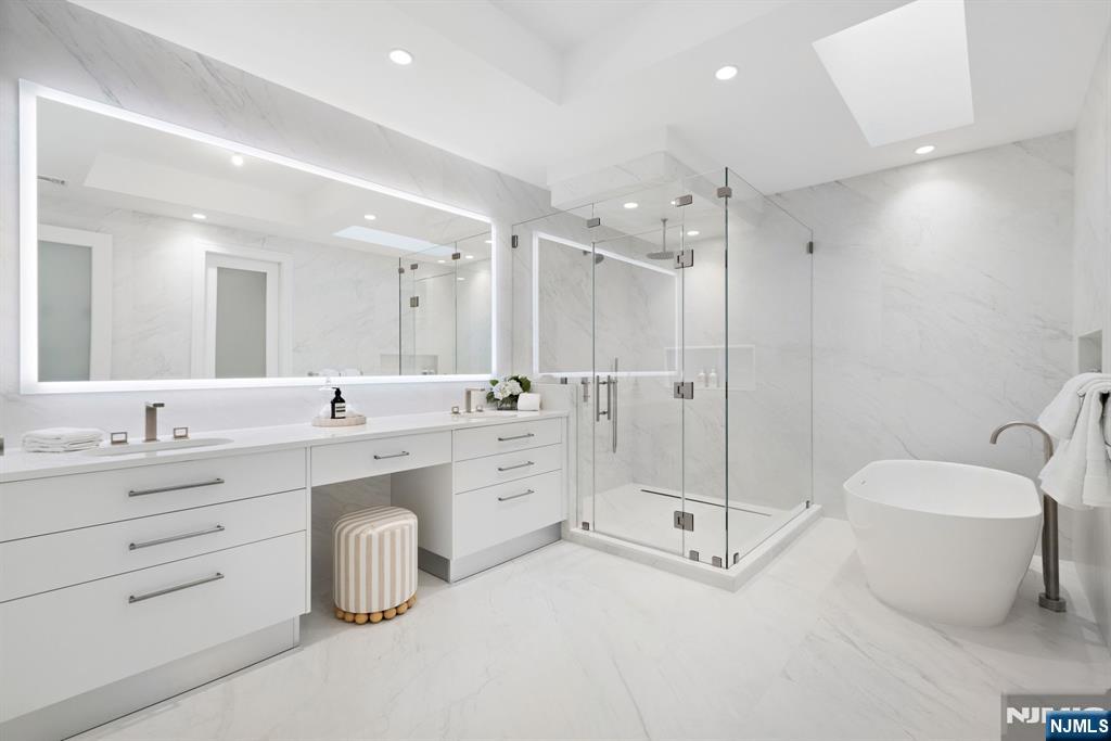 1 Stone Bridge Court