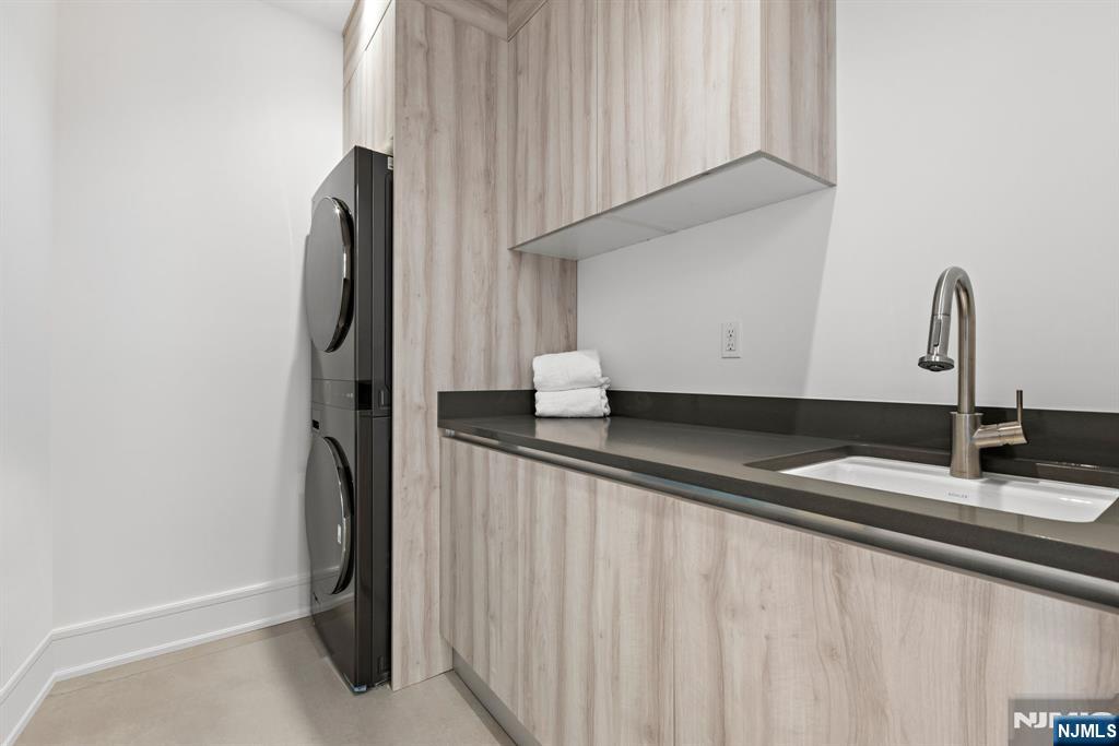 1 Stone Bridge Court