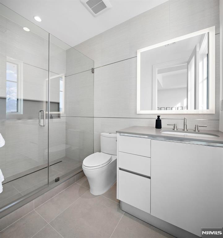 1 Stone Bridge Court