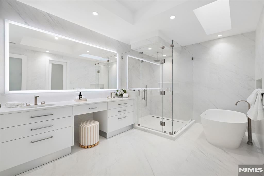 1 Stone Bridge Court