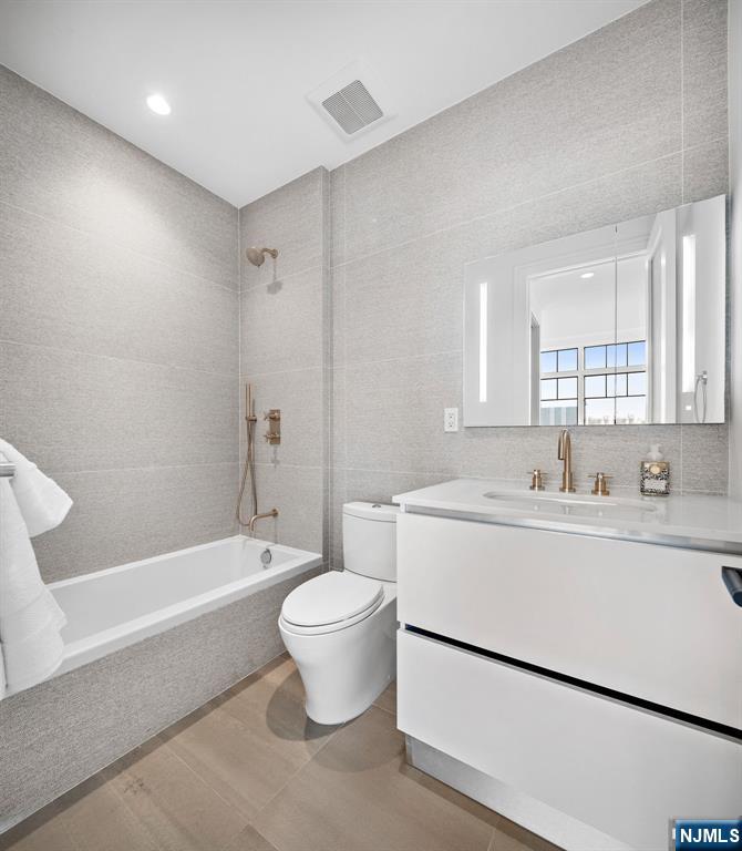 1 Stone Bridge Court