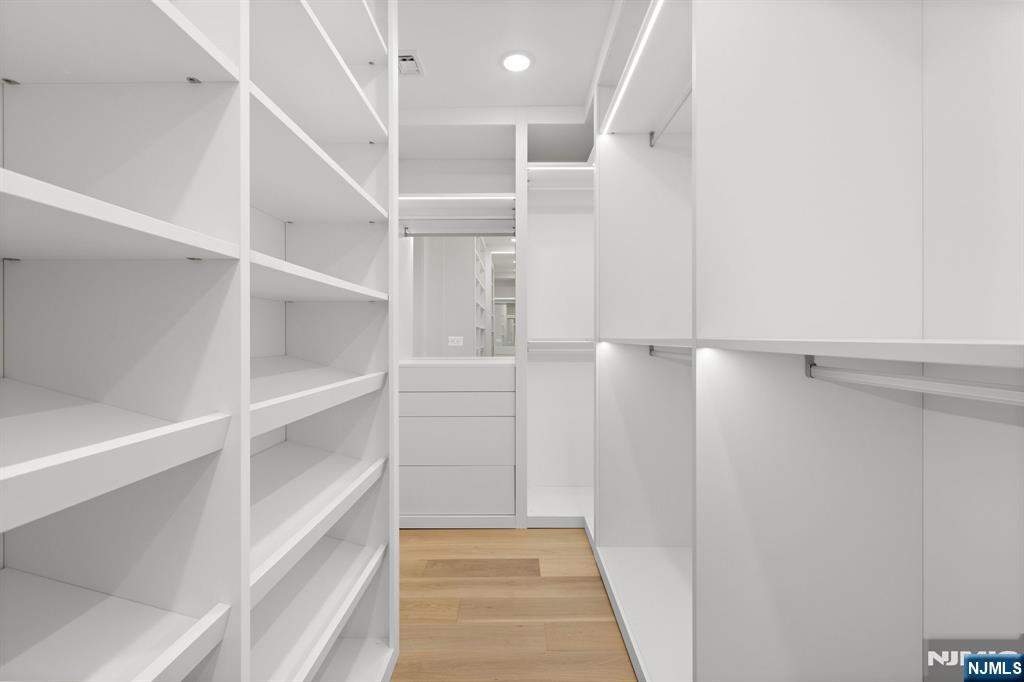 1 Stone Bridge Court