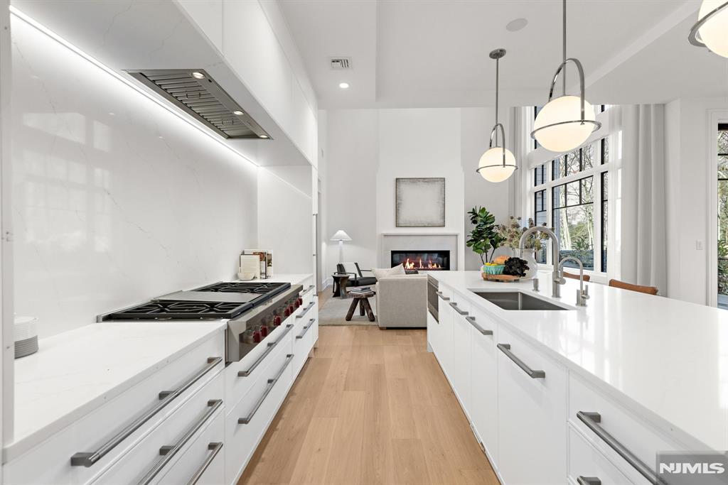 1 Stone Bridge Court