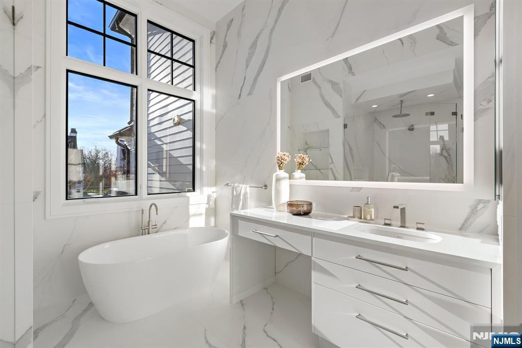 11 Stone Bridge Court