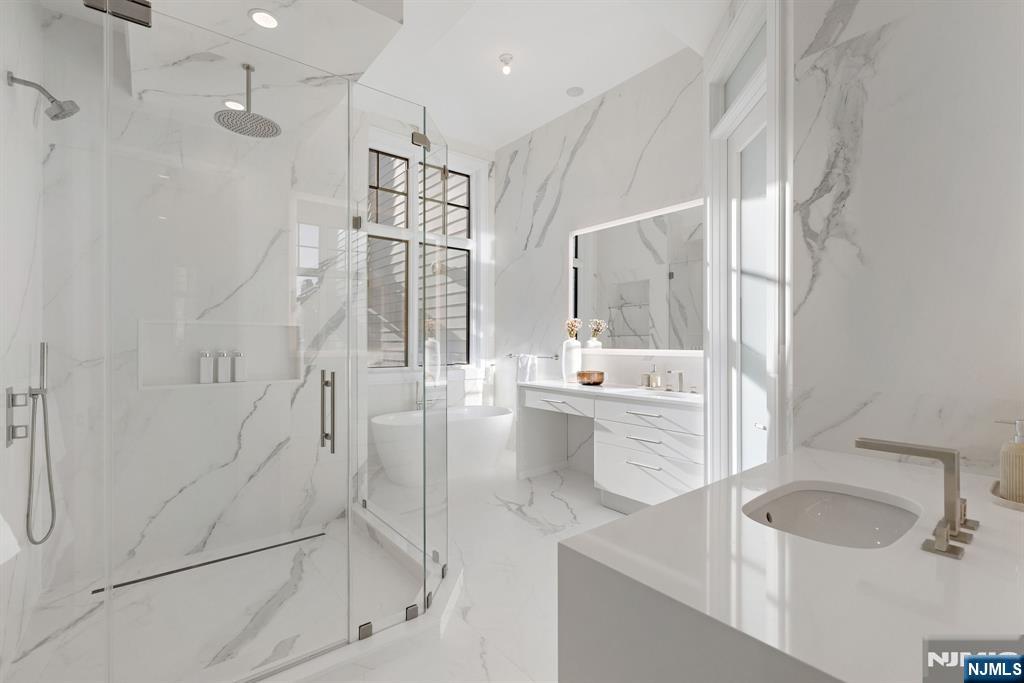 11 Stone Bridge Court