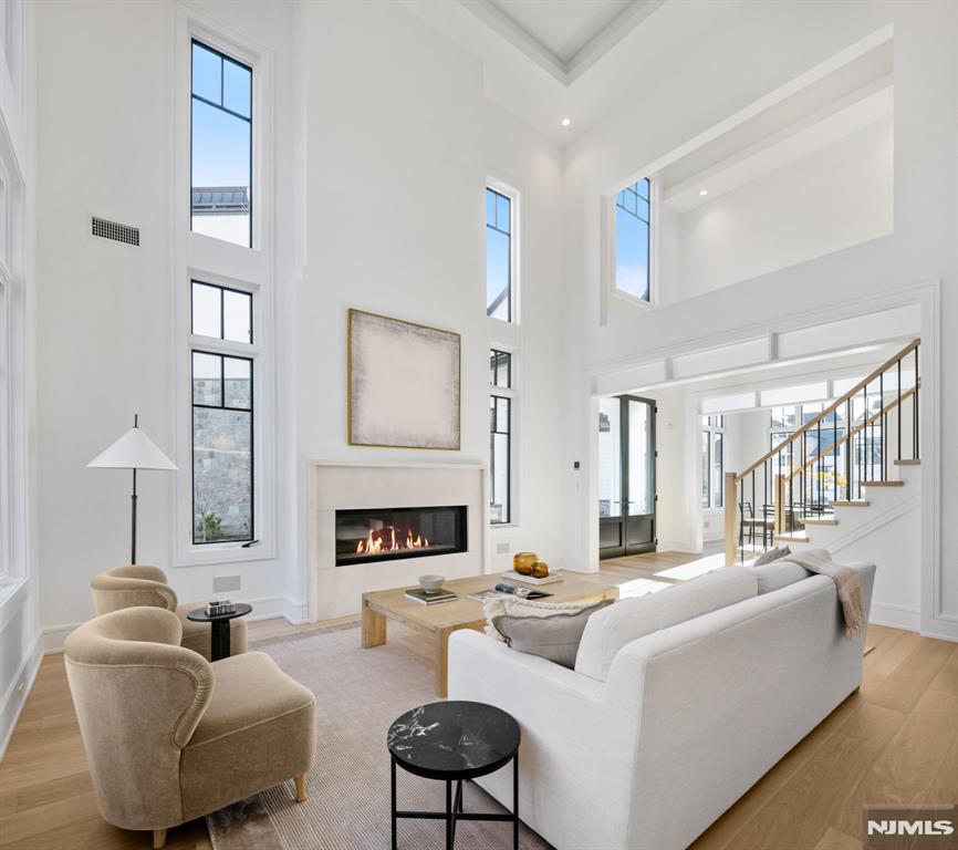 11 Stone Bridge Court