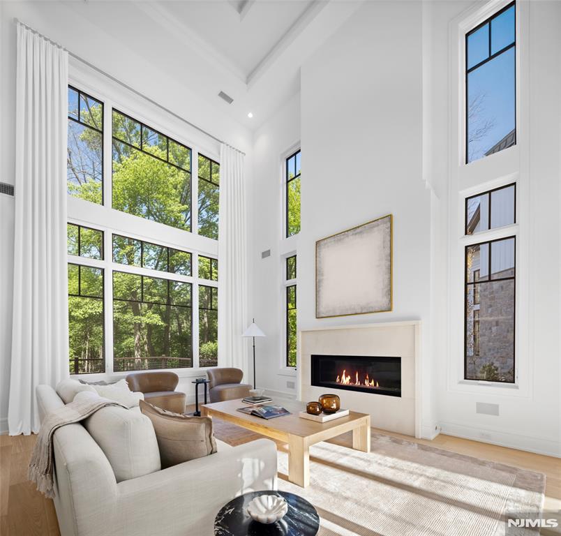 11 Stone Bridge Court