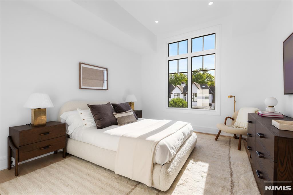 11 Stone Bridge Court