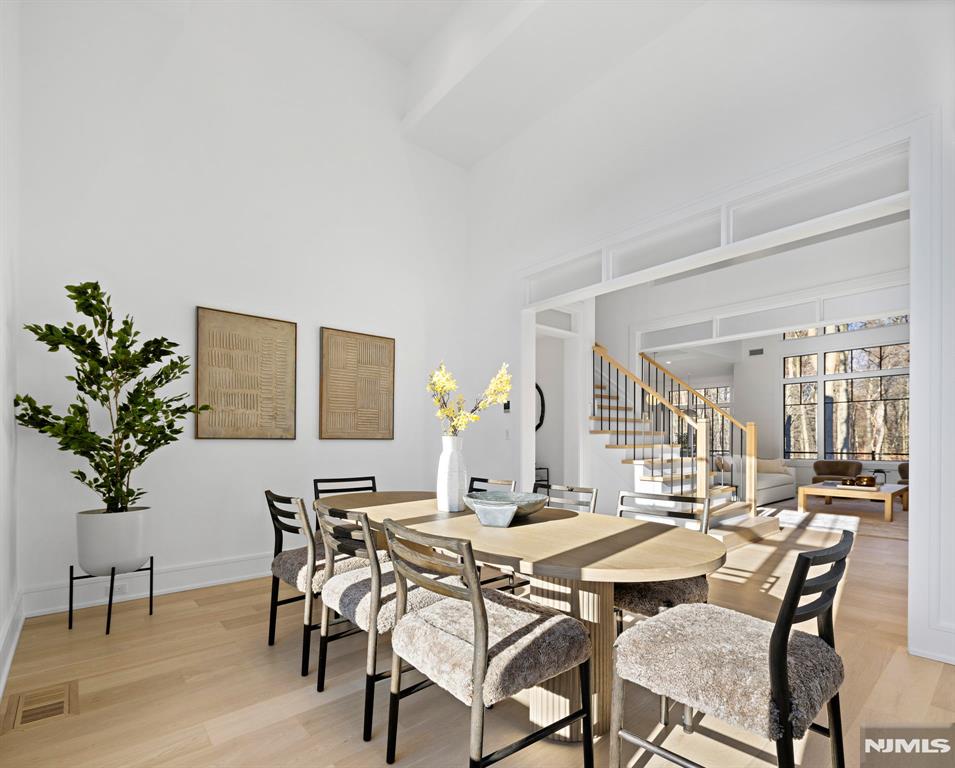 11 Stone Bridge Court