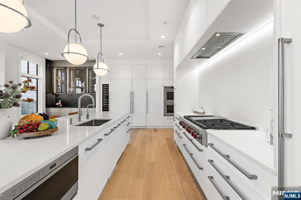 11 Stone Bridge Court