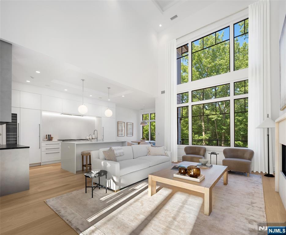 11 Stone Bridge Court