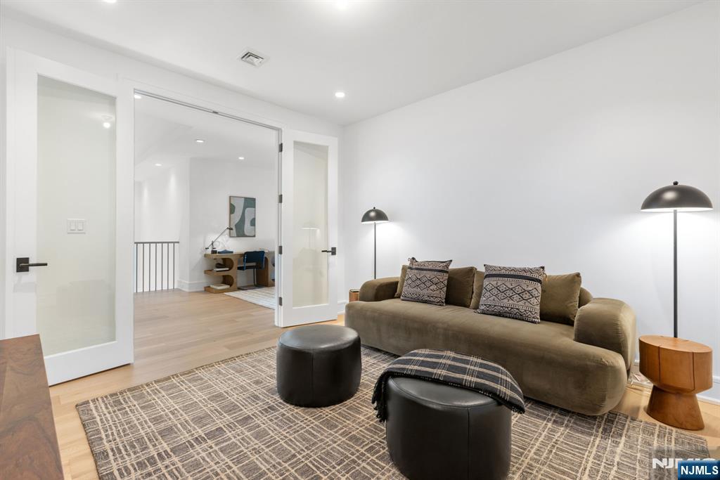 11 Stone Bridge Court