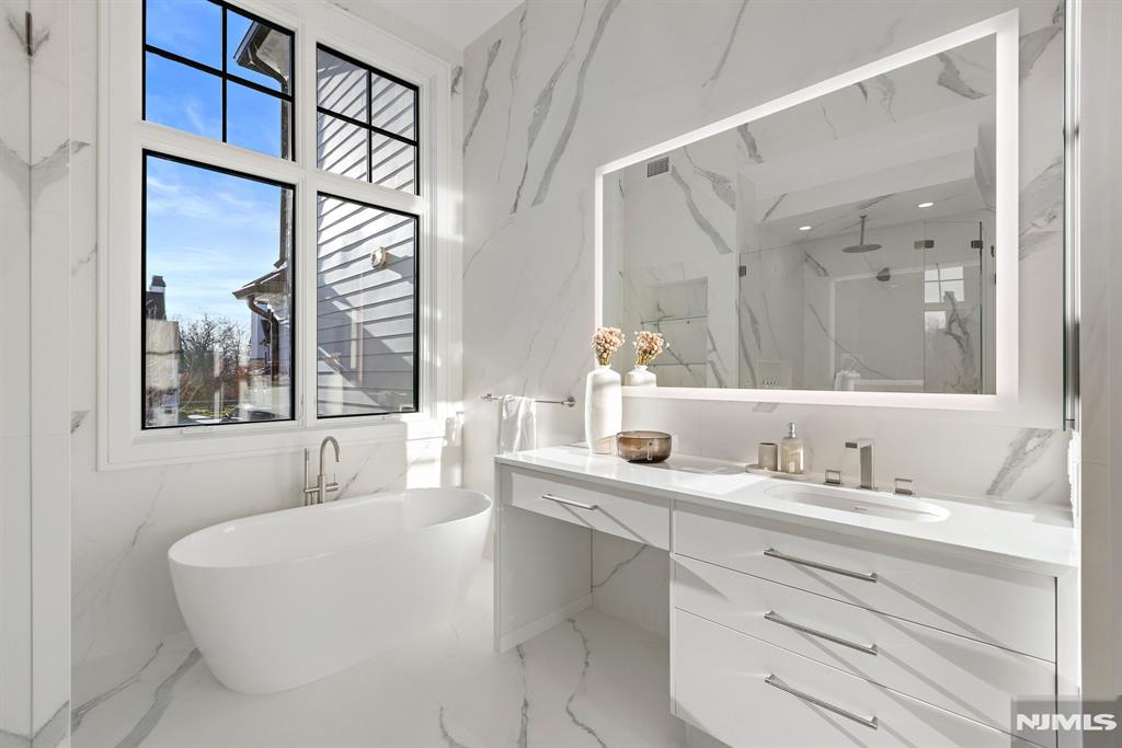 24 Stone Bridge Court