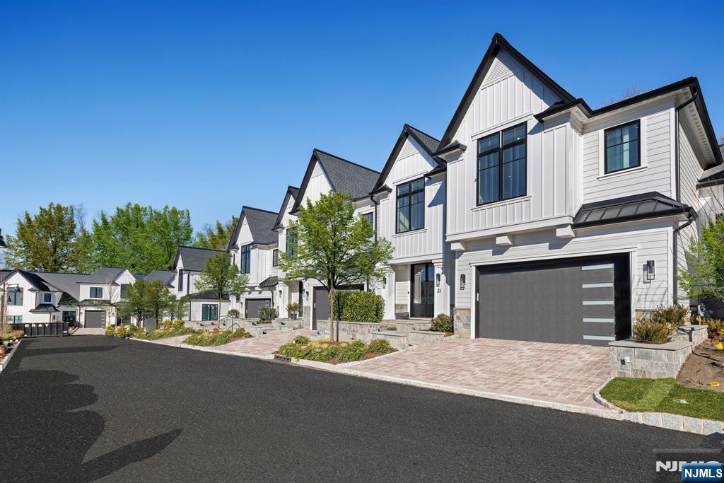 24 Stone Bridge Court