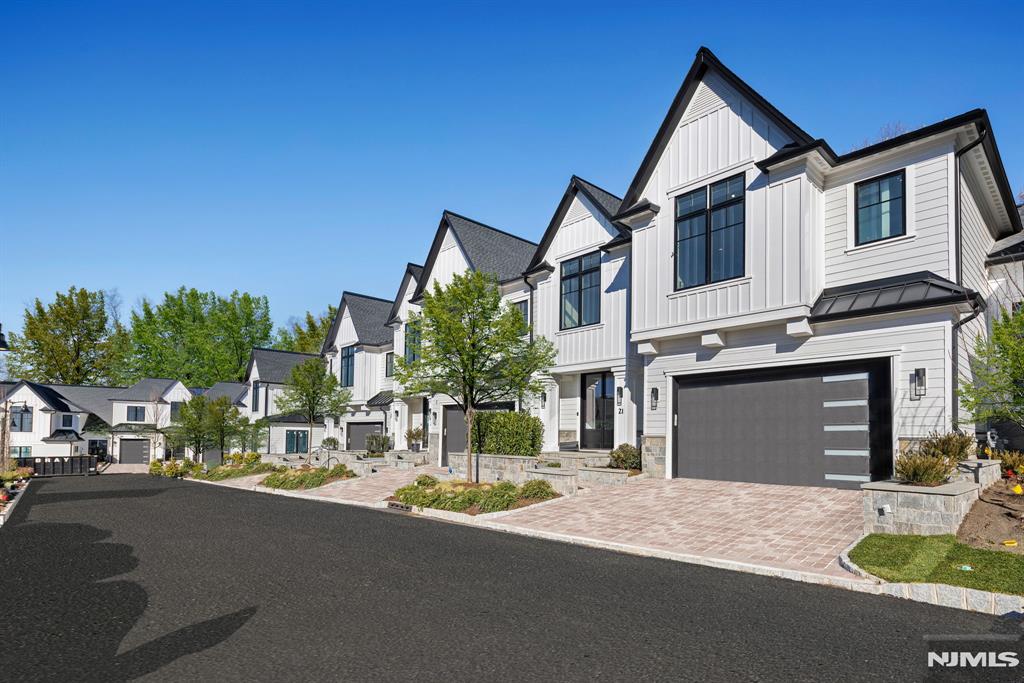 24 Stone Bridge Court