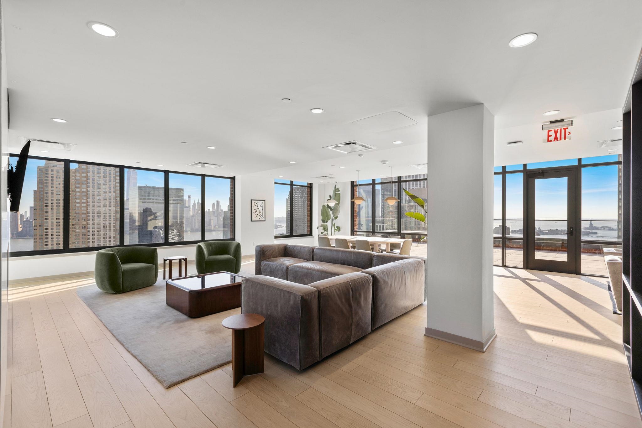 155 BAY ST Unit: 808